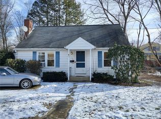 60 Center St, Putnam, CT 06260