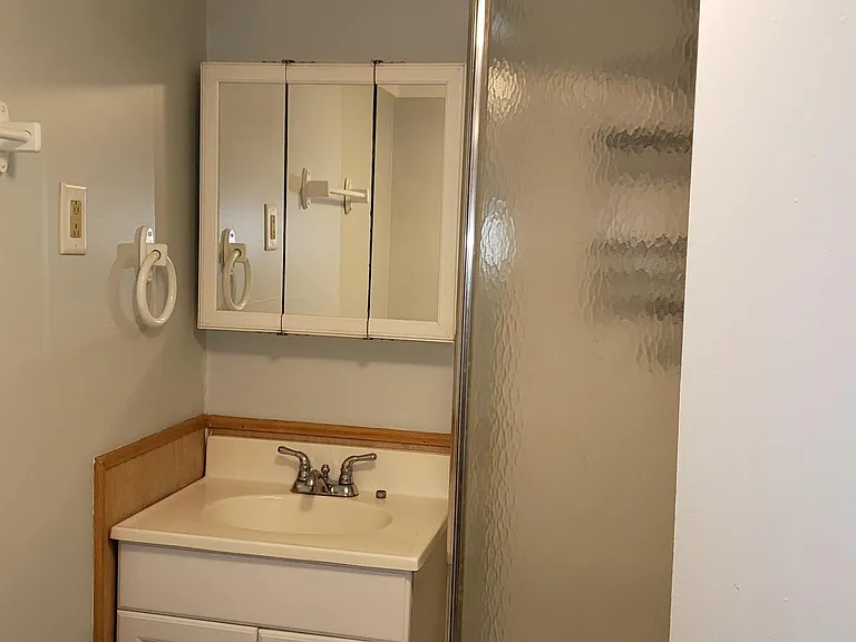 105 W Lakeview Rd #B — Photo 11