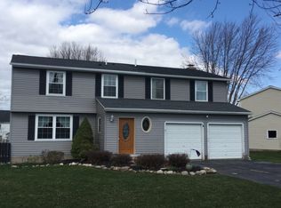 8 Camborne Cir, Fairport, NY 14450