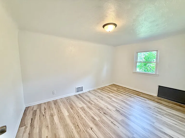 2020 W Hurd Rd — Photo 12
