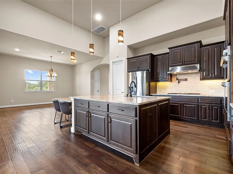 900 Hawthorne Loop — Photo 11