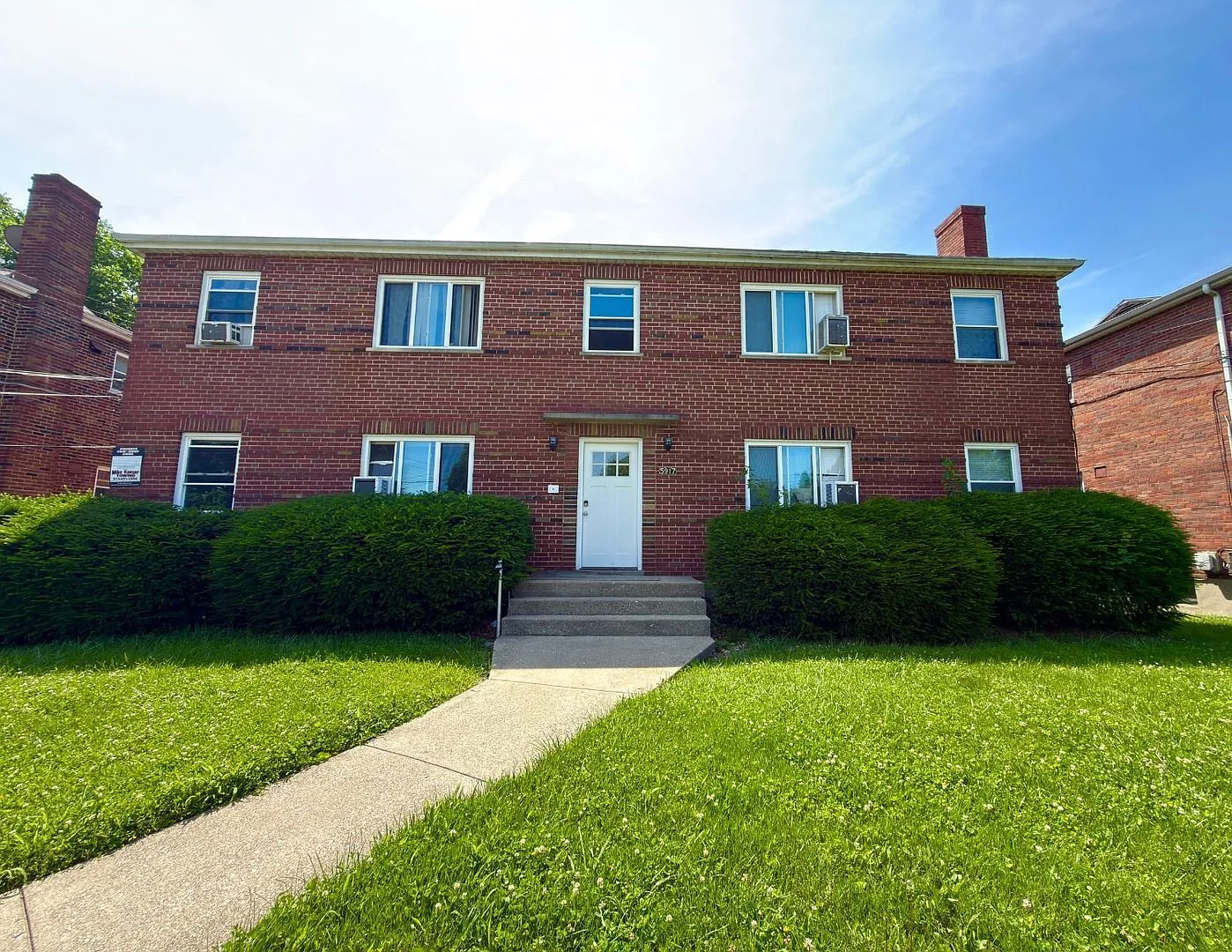 2 bed, 1.0 bath, $1,050 — Photo 1