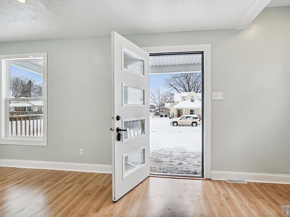 4th image of 946 S 25th St