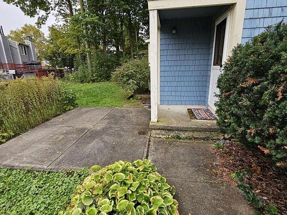 2nd image of 8160 Honeysuckle Dr