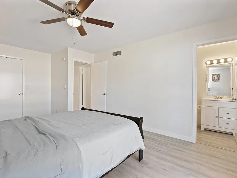 3019 W Libby St — Photo 11