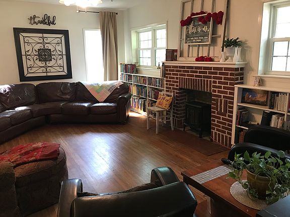 3rd image of 233 Cherry St