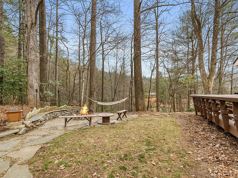 224 Rock Haven Ln — Photo 3