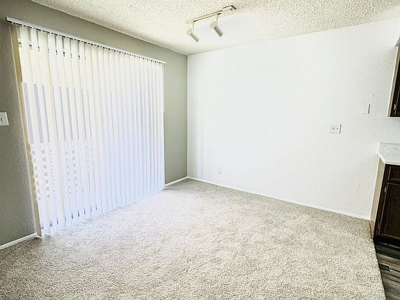 4th image of 2002 E 73rd St #17