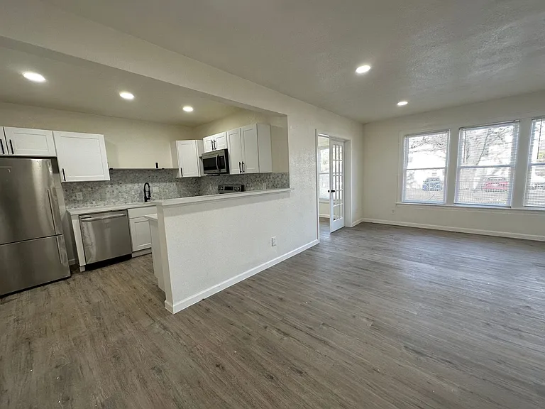 5934 Victor St #3 — Photo 1