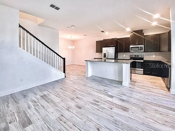 4th image of 13468 Stoddart Ave