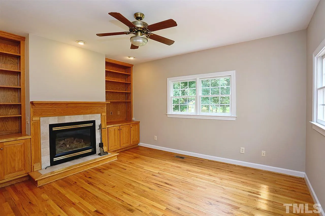 4 bed, 3.5 bath, 2864 sqft, $2,995 — Photo 2
