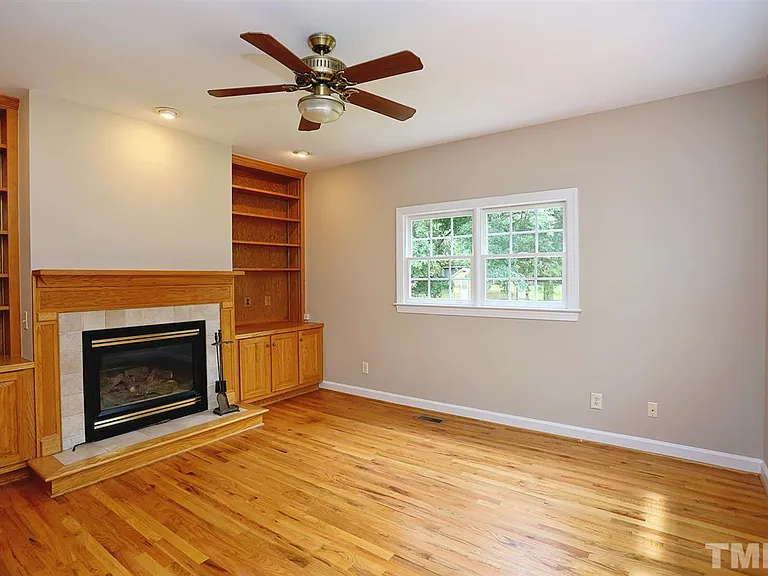 2204 E Old Oxford Rd — Photo 2