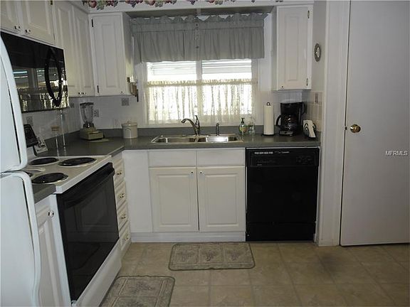 4th image of 142 Mountain Fir Dr