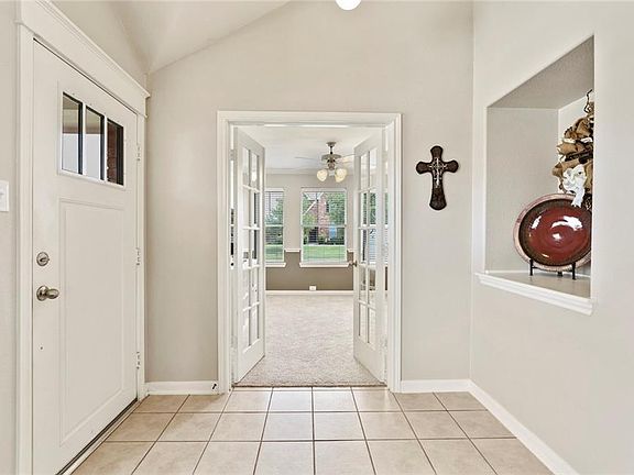 5th image of 2700 Leisure Ln