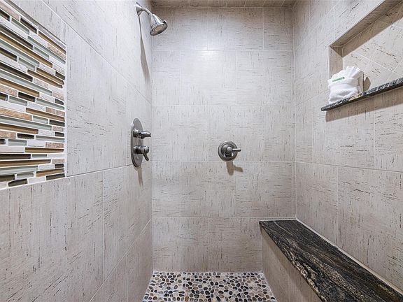 5th image of 845 Holly Ridge Dr