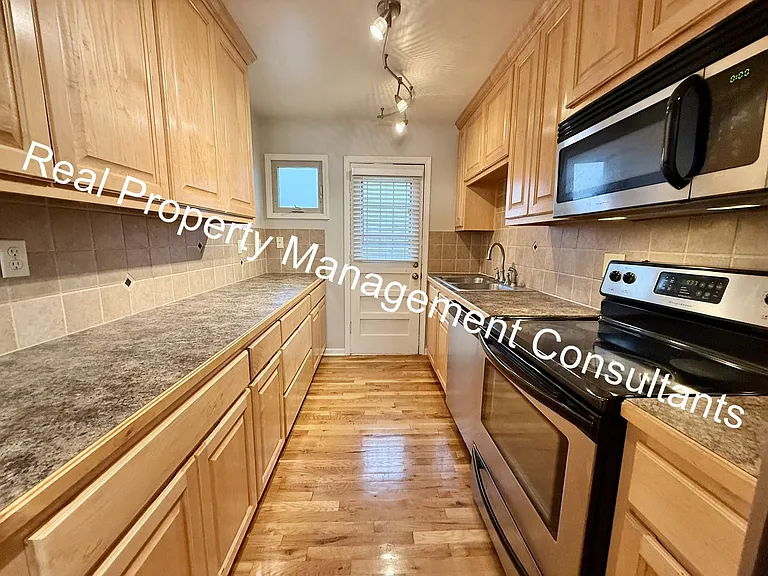 4211 Clark Ave #3 — Photo 7
