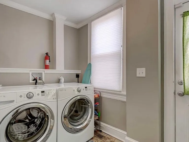 264 S Highland Ave — Photo 10