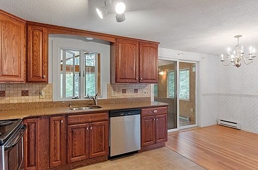 5th image of 15 Brookdale Cir