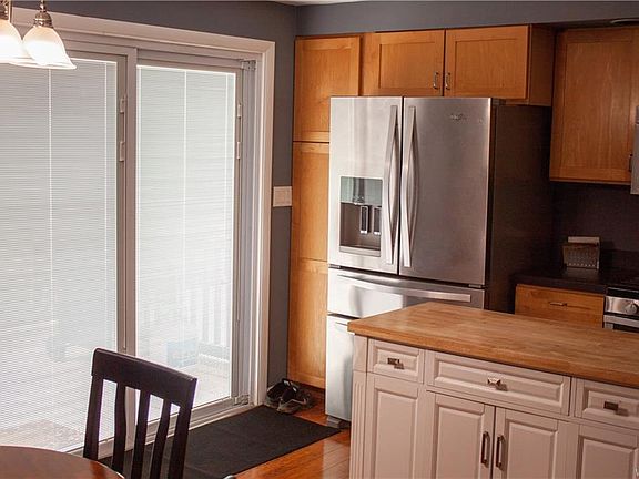 5th image of 38 Nicholas Dr S