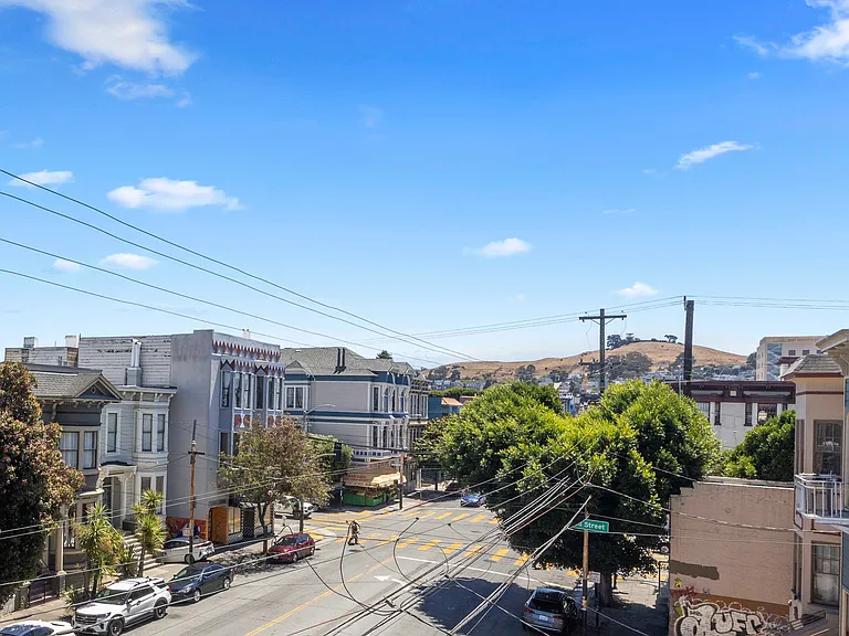 1166 S Van Ness Ave #5 — Photo 3