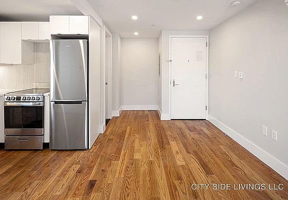 4th image of 996 Carroll St #3S