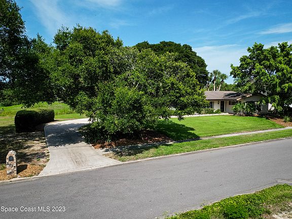 2nd image of 3075 Saunders Pl
