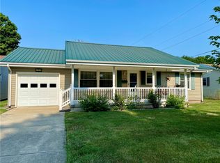 725 S 24th St, Mattoon, IL 61938