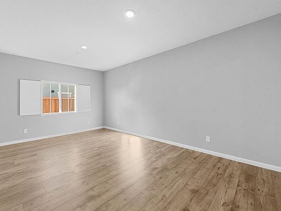 5th image of 655 Honey Bee Rd