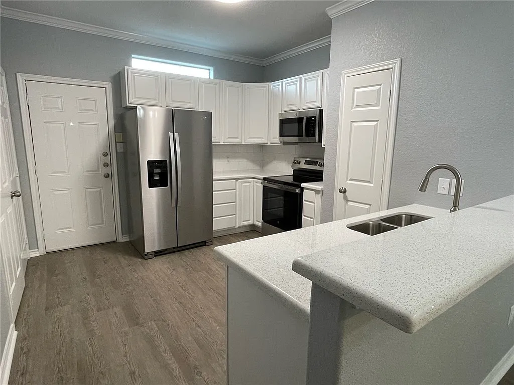 4 bed, 4.5 bath, 2508 sqft, $2,250 — Photo 3