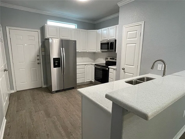 3838 Oldenburg Ln — Photo 3