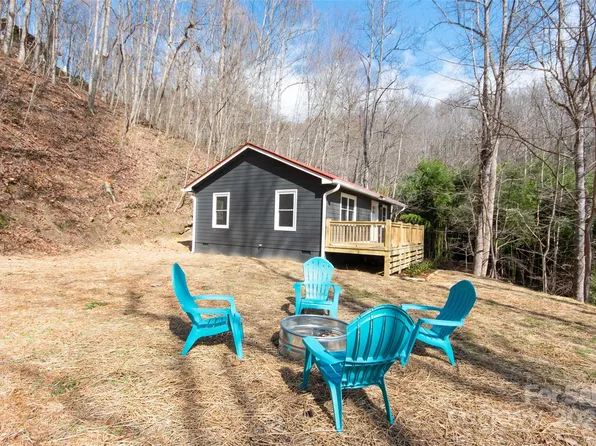 87 Paint Bucket Dr, Whittier, NC 28789