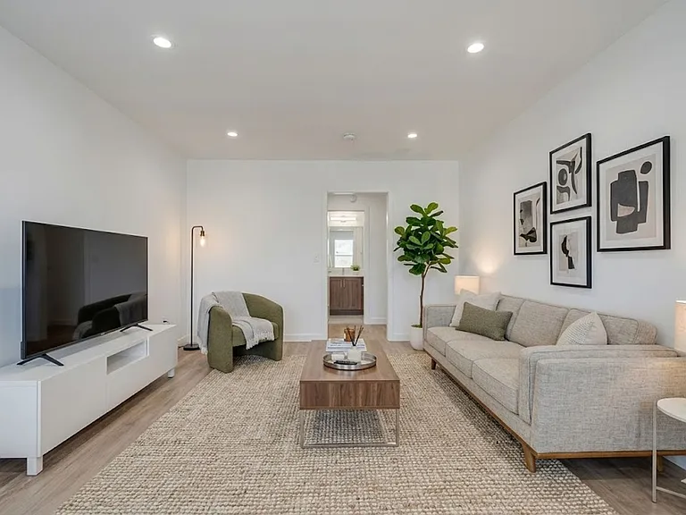 1827 N Van Ness Ave — Photo 14