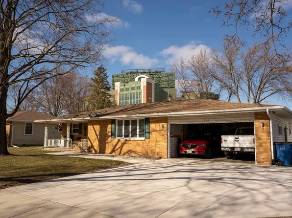 916 Park Ridge Dr, Green Bay, WI 54304
