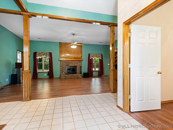 3rd image of 1310 Prairie Heights Dr