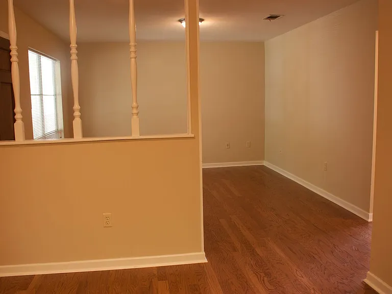 752 Kenmore Ave — Photo 9