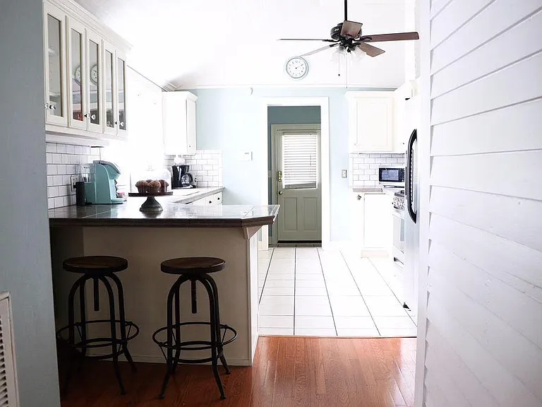 306 Stewart St — Photo 17