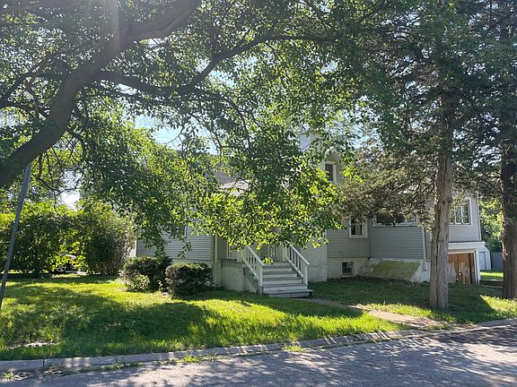 3rd image of 121 Glenwood Dr