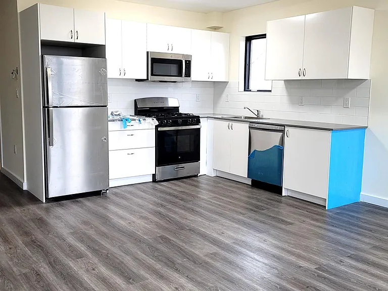 140 Amherst St #1 — Photo 1