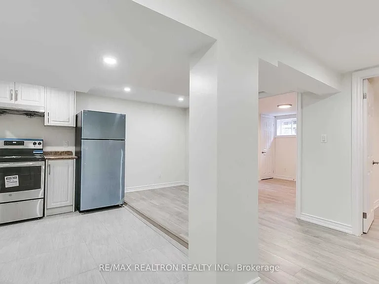 27 Highland Park Blvd — Photo 8
