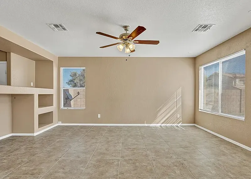 4 bed, 2.5 bath, 1747 sqft, $2,300 — Photo 2
