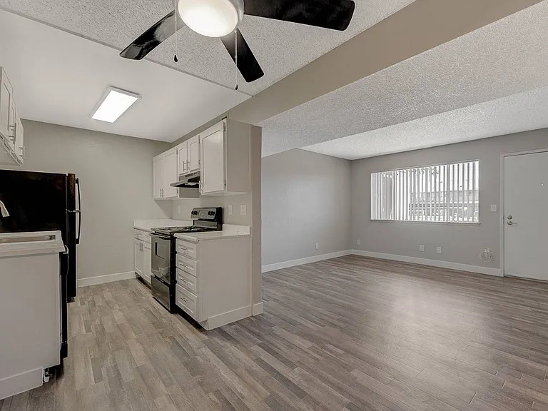 Rosewood Park Apartments — Photo 6