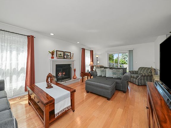 4th image of 6445 Langsford Ln