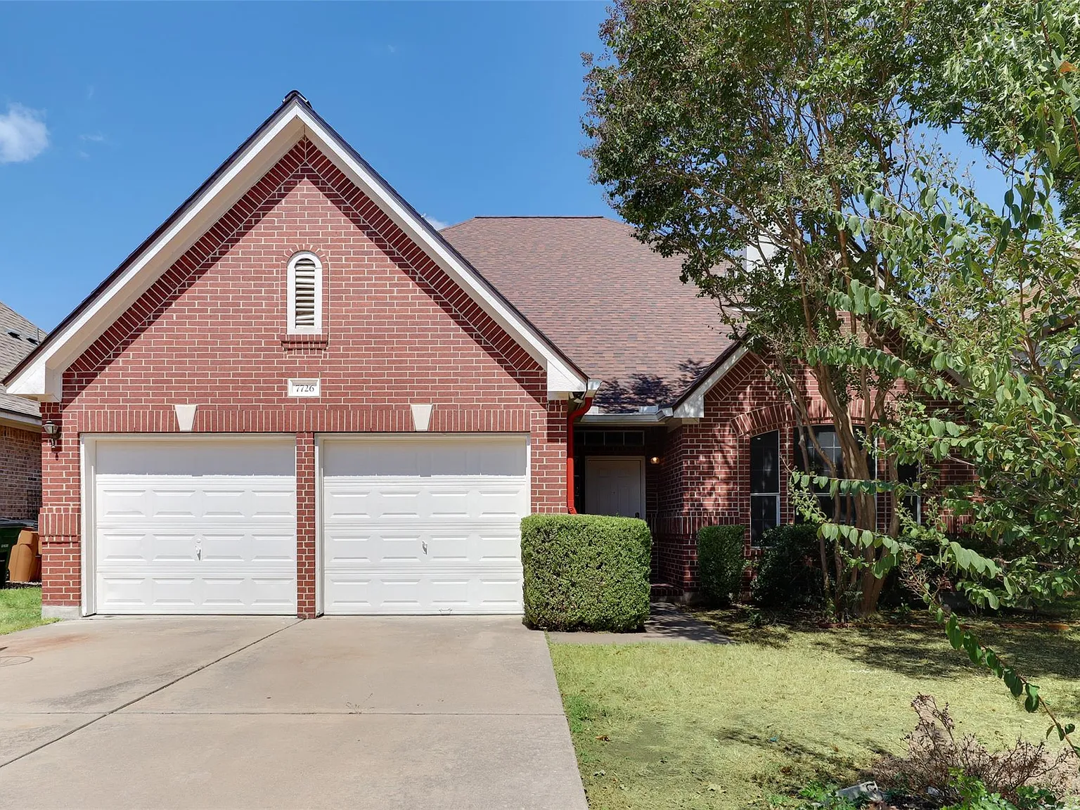 5 bed, 3.5 bath, 3528 sqft, $2,595 — Photo 2