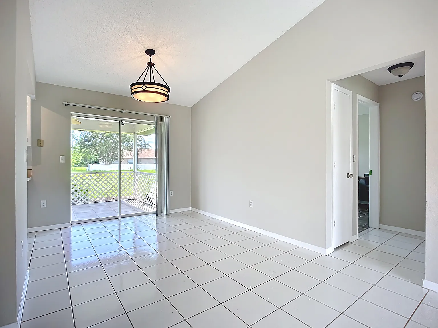 25075 Palisade Rd — Photo 3