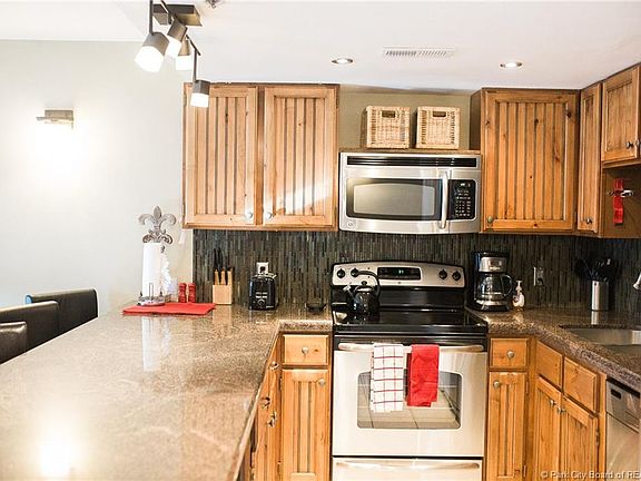 4th image of 1487 Woodside Ave #203B