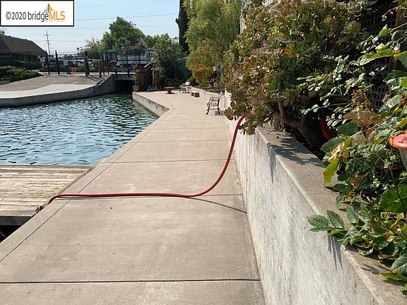 3rd image of 111 W Lake Dr