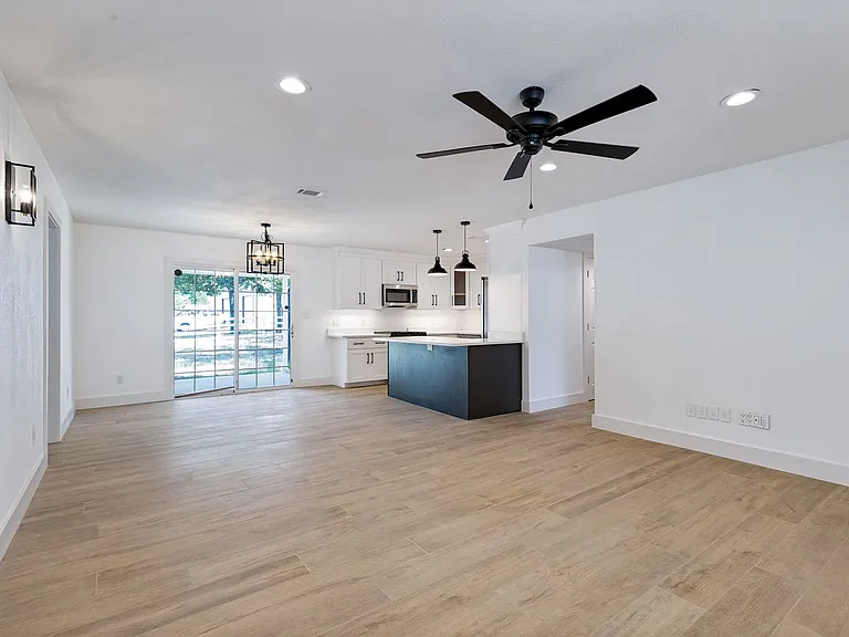 240 County Road 4360 — Photo 8