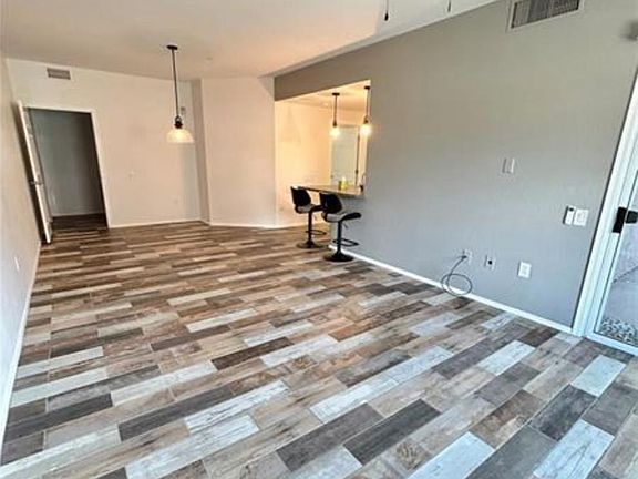 5th image of 6868 Sky Pointe Dr