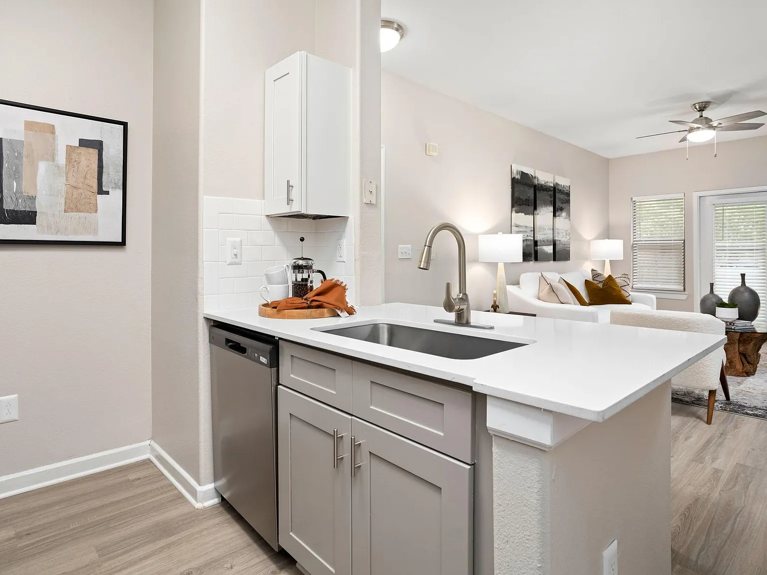 Niche Apartments — Photo 3