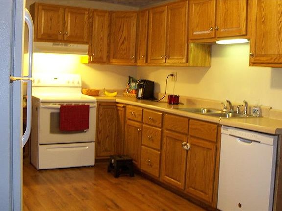 2nd image of 227 W Elm St